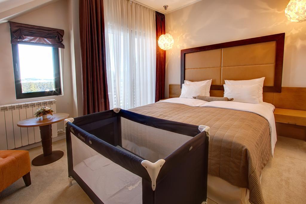 Hotel Mir زلاتيبور المظهر الخارجي الصورة